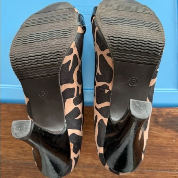 Mossimo Black and Tan Buckle Heels - Picture 3 of 3